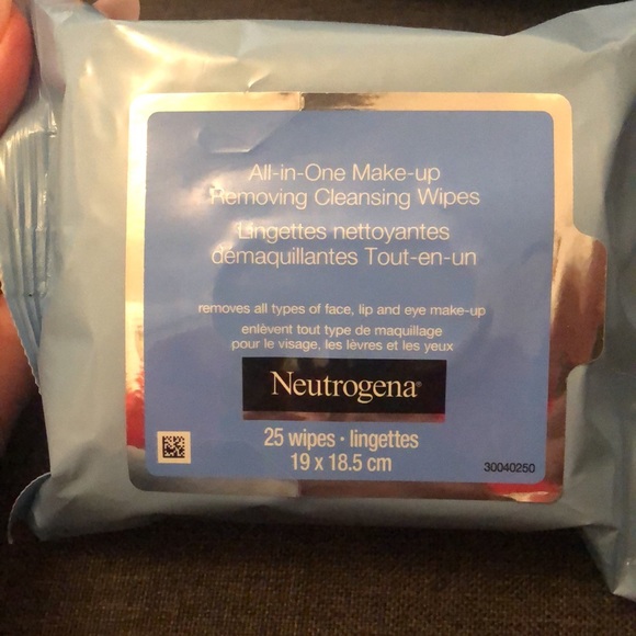 Neutrogena make-up wipes - Picture 2 of 2